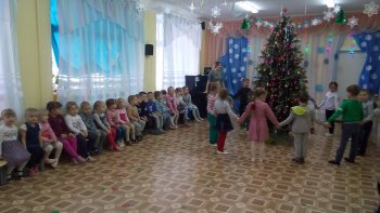 Прощание с ёлочкой.